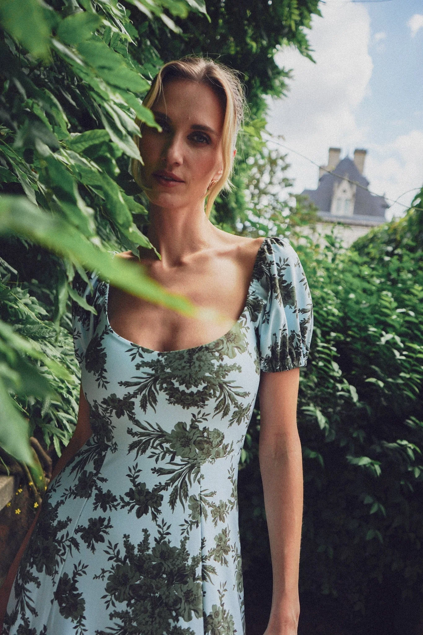 Elizabeth Dress in Palace Hall - Image 4
