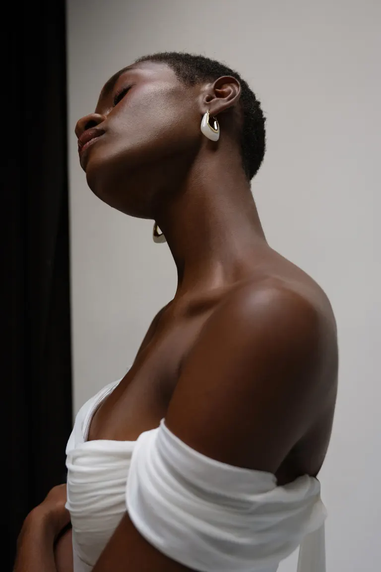 Rana Gold Resin Earring - Image 3